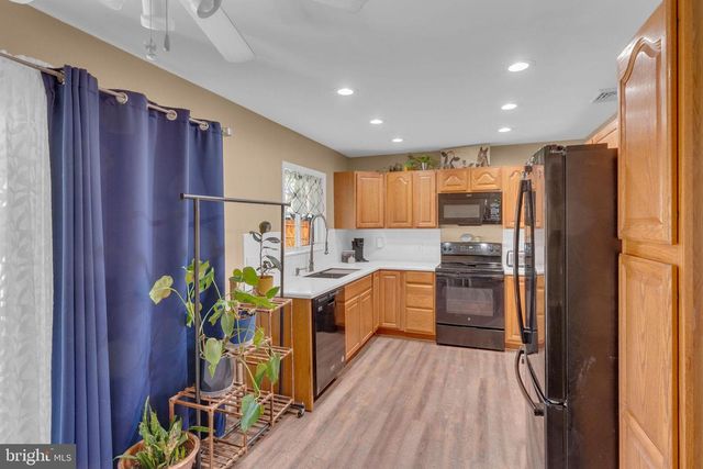 233 KENWOOD DR S, Levittown, PA 19055