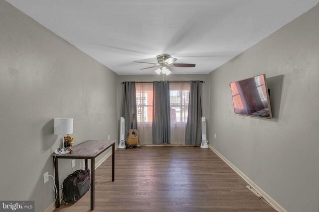 233 KENWOOD DR S, Levittown, PA 19055