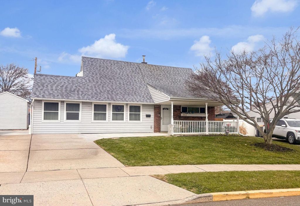 233 KENWOOD DR S, Levittown, PA 19055