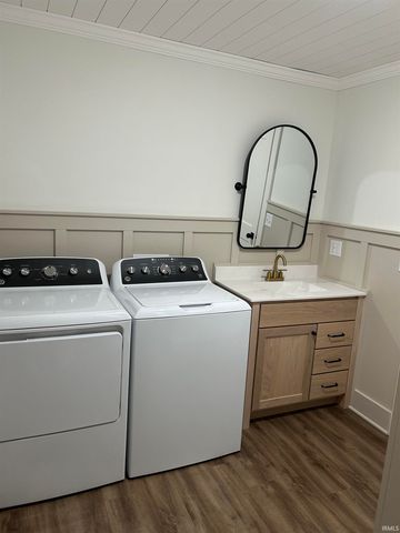 455 W Main Street, Bloomfield, IN 47424