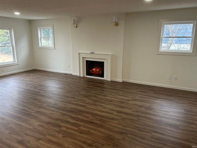 455 W Main Street, Bloomfield, IN 47424