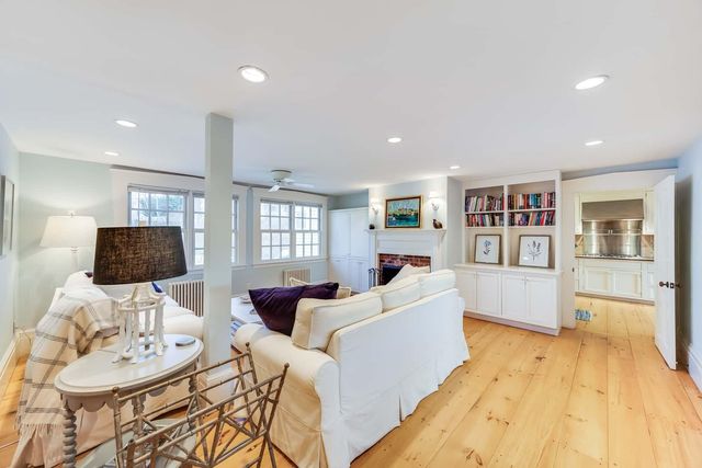 10 Bank Street, Wellfleet, MA 02667