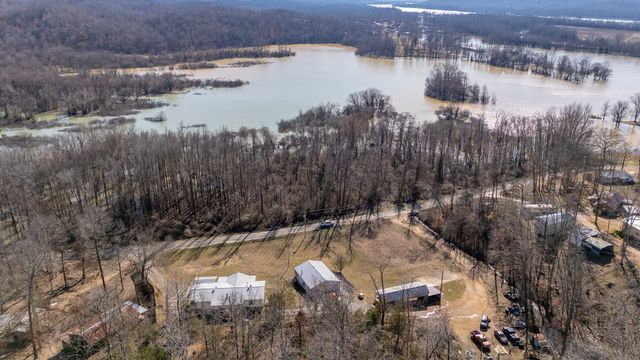 93 Honeysuckle Lane, Lobelville, TN 37097