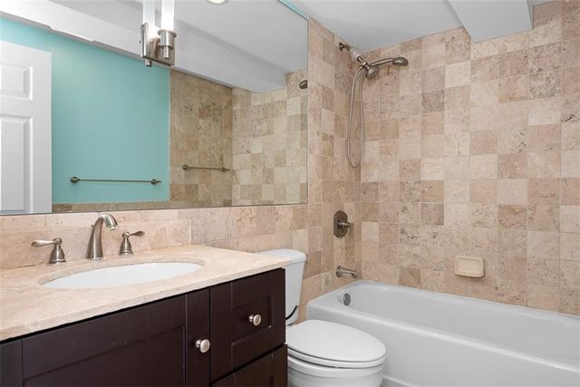 3838 Rainbow Boulevard 711, Kansas City, KS 66103