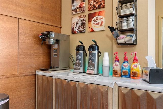 3838 Rainbow Boulevard 711, Kansas City, KS 66103