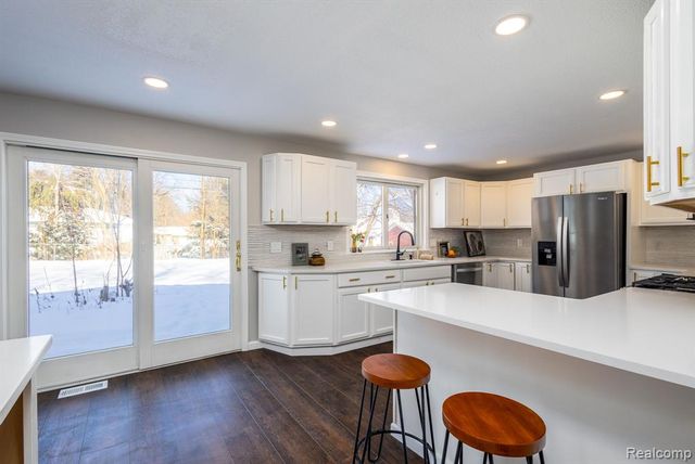 716 Commercial Street, Bloomfield Hills, MI 48382