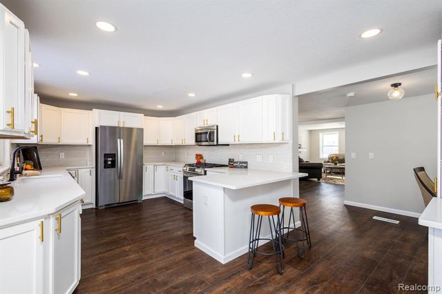 716 Commercial Street, Bloomfield Hills, MI 48382