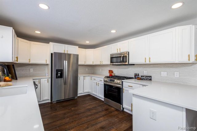 716 Commercial Street, Bloomfield Hills, MI 48382