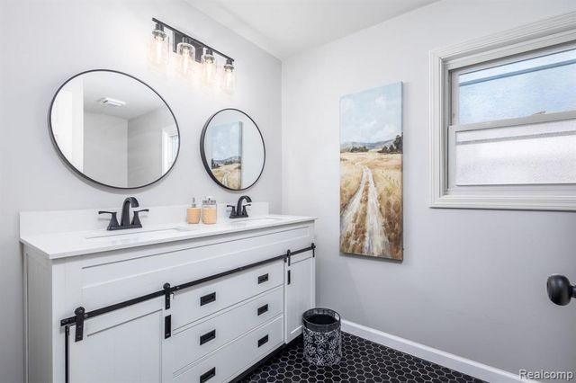 716 Commercial Street, Bloomfield Hills, MI 48382