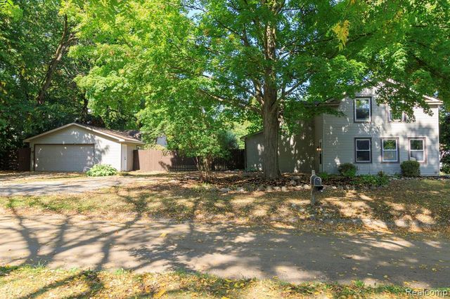 716 Commercial Street, Bloomfield Hills, MI 48382