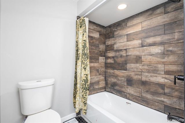 716 Commercial Street, Bloomfield Hills, MI 48382