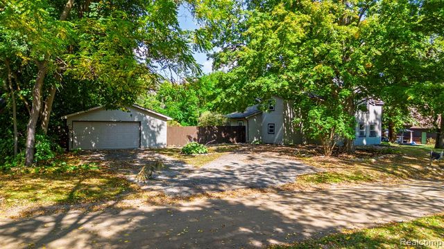 716 Commercial Street, Bloomfield Hills, MI 48382