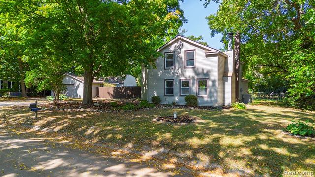 716 Commercial Street, Bloomfield Hills, MI 48382