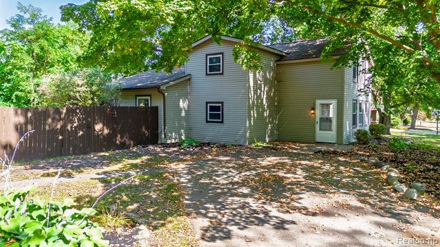 716 Commercial Street, Bloomfield Hills, MI 48382