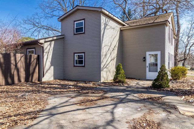 716 Commercial Street, Bloomfield Hills, MI 48382