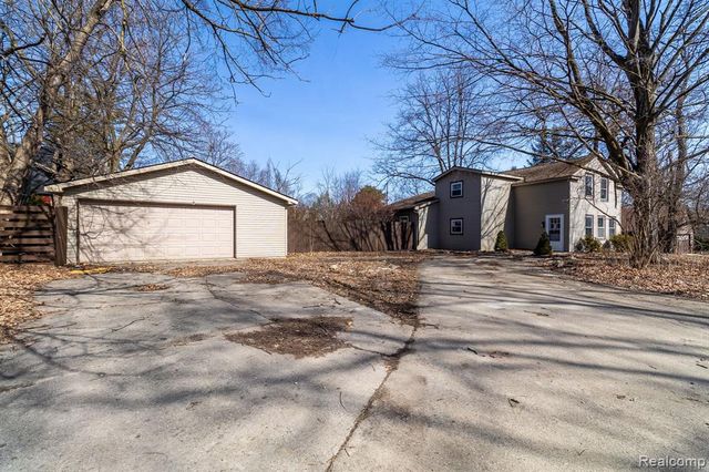 716 Commercial Street, Bloomfield Hills, MI 48382