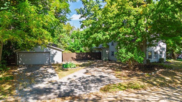 716 Commercial Street, Bloomfield Hills, MI 48382