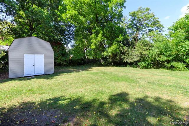 716 Commercial Street, Bloomfield Hills, MI 48382