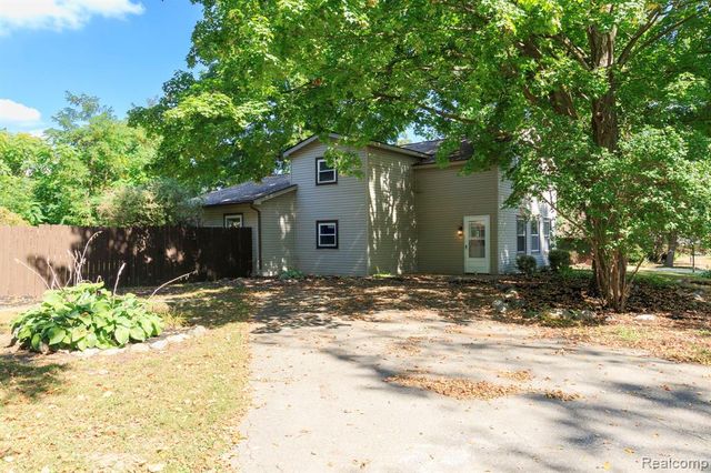 716 Commercial Street, Bloomfield Hills, MI 48382