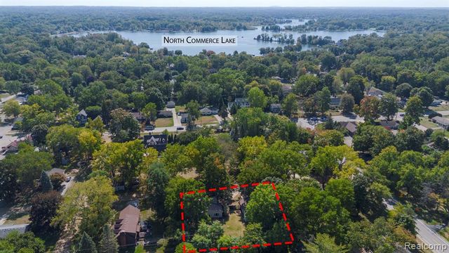 716 Commercial Street, Bloomfield Hills, MI 48382