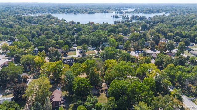 716 Commercial Street, Bloomfield Hills, MI 48382