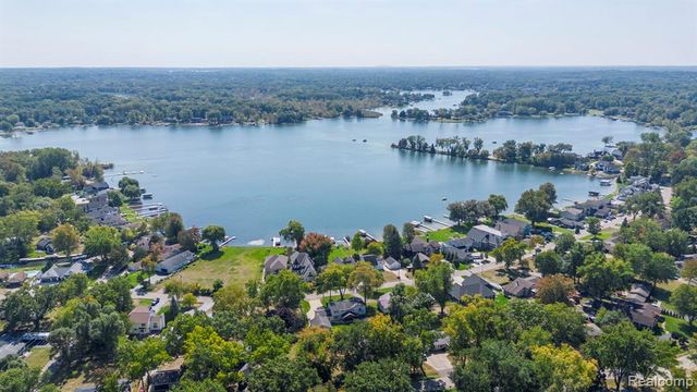 716 Commercial Street, Bloomfield Hills, MI 48382