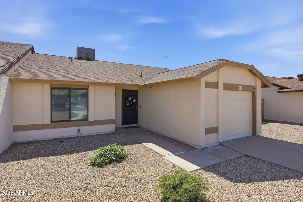 Image 1 of property listing at 2925 E IMPALA Avenue, Mesa, AZ 85204