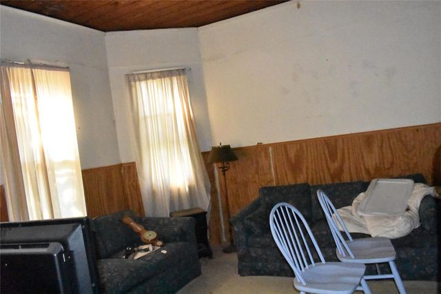 315 N Avenue D, Waelder, TX 78959