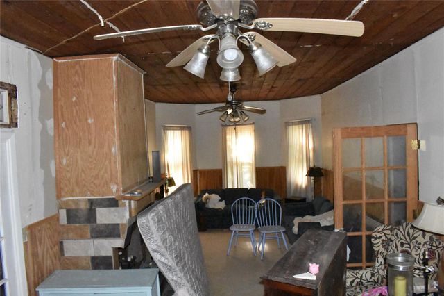 315 N Avenue D, Waelder, TX 78959