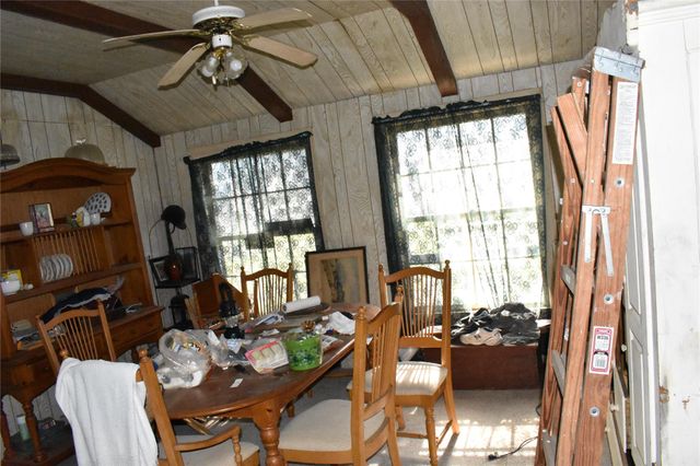 315 N Avenue D, Waelder, TX 78959