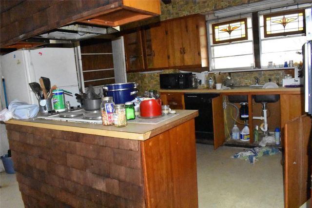 315 N Avenue D, Waelder, TX 78959