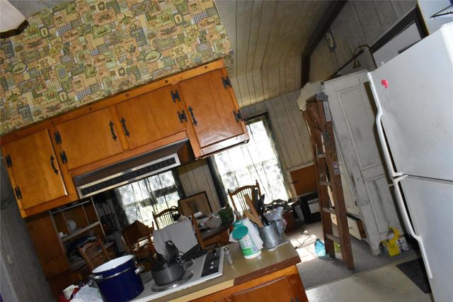 315 N Avenue D, Waelder, TX 78959