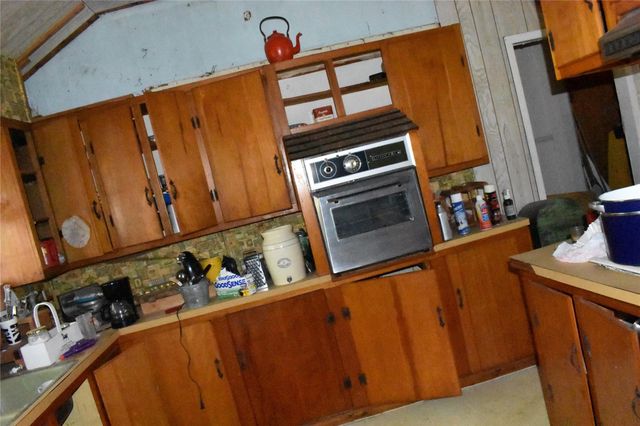 315 N Avenue D, Waelder, TX 78959