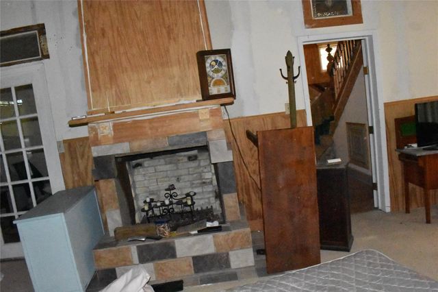 315 N Avenue D, Waelder, TX 78959