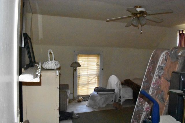 315 N Avenue D, Waelder, TX 78959