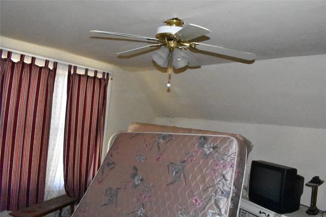 315 N Avenue D, Waelder, TX 78959