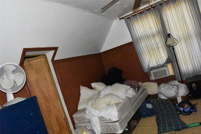 315 N Avenue D, Waelder, TX 78959