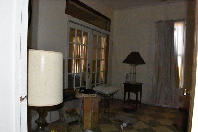 315 N Avenue D, Waelder, TX 78959