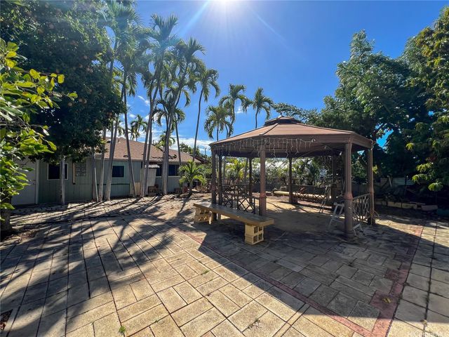 84-290 Makaha Valley Road, Waianae, HI 96792
