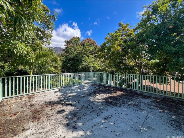 84-290 Makaha Valley Road, Waianae, HI 96792