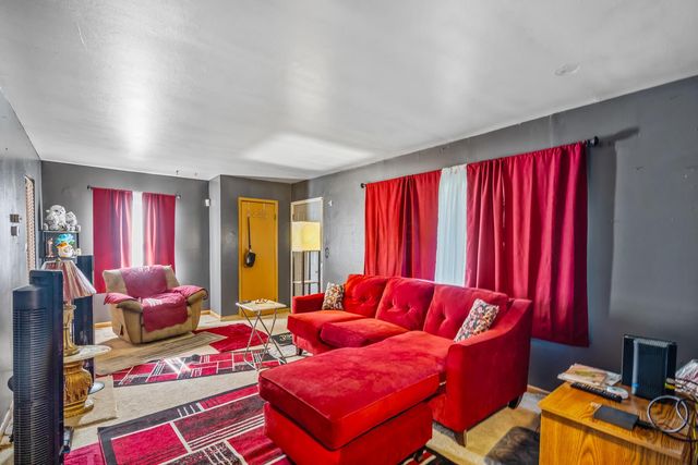 910 Pauline Avenue, Columbus, OH 43224