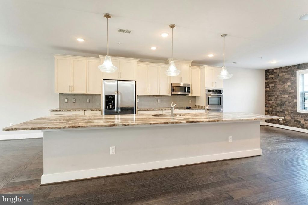 44750 TIVERTON SQ, Ashburn, VA 20147