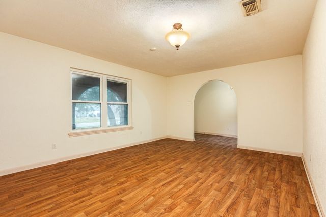 327 Maple Drive, Hitchcock, TX 77563