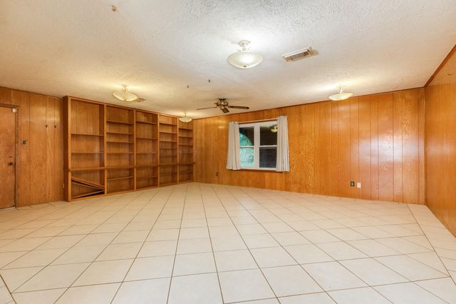327 Maple Drive, Hitchcock, TX 77563