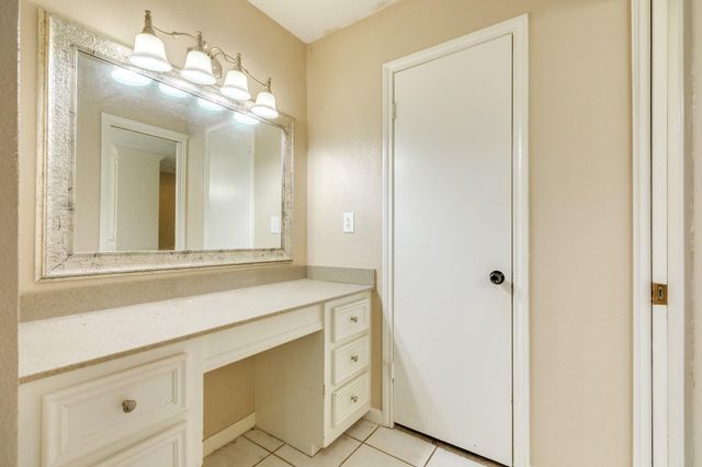 327 Maple Drive, Hitchcock, TX 77563