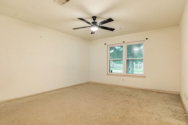 327 Maple Drive, Hitchcock, TX 77563