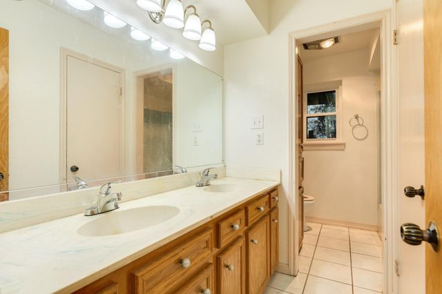 327 Maple Drive, Hitchcock, TX 77563