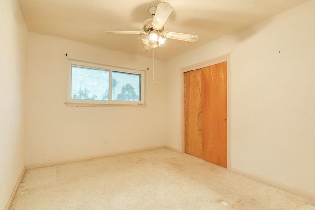 327 Maple Drive, Hitchcock, TX 77563
