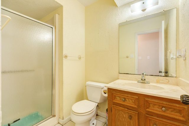 327 Maple Drive, Hitchcock, TX 77563