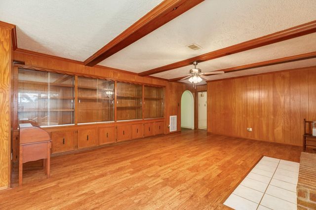 327 Maple Drive, Hitchcock, TX 77563
